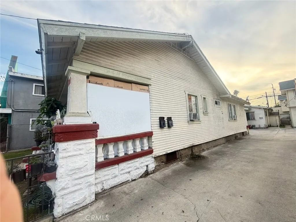 909 Gaviota, Long Beach, California 90813 home-pic-2